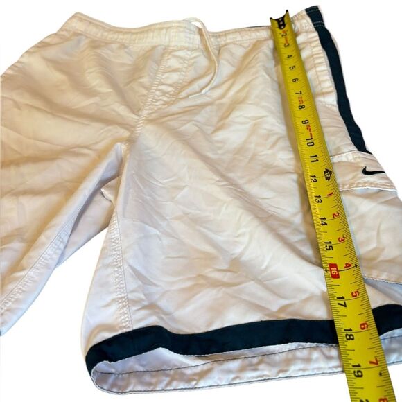 Nike White Swim Trunks Swim Shorts Men’s Size Small Mesh Lining And Pockets - Picture 10 of 10